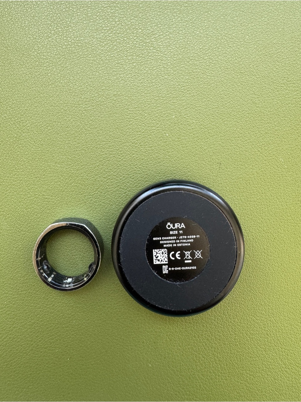 Oura Ring and Charger - Black